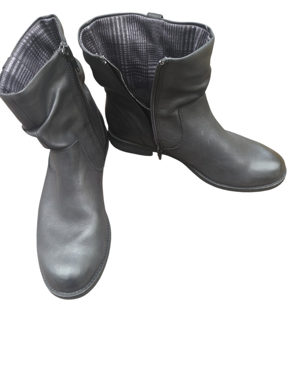 Black Leather Zip Front Ankle Boots Size 8.5